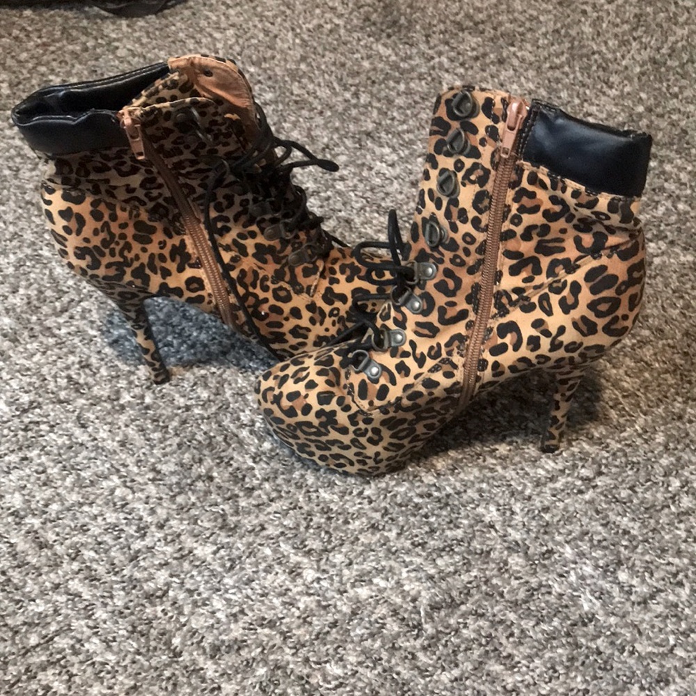 Red circle heels cheetah print